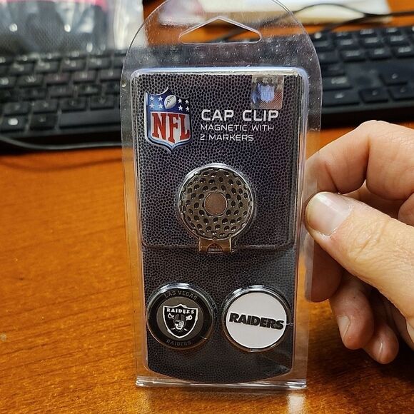 NFL Las Vegas Raiders Cap Clip Magnetic with 2 Markers - Picture 1 of 4